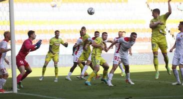 БАТЭ вернулся на первое место, разгромив «Славию», «Динамо» обыграло в дерби «Минск»